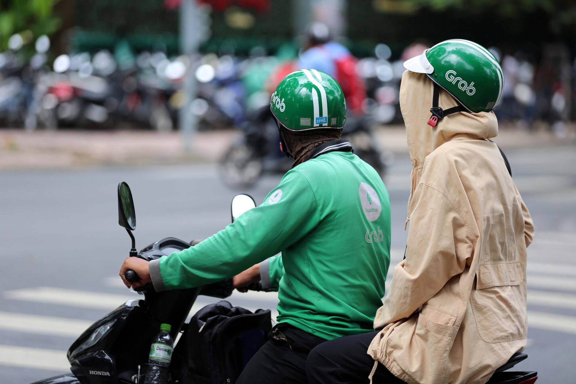 Capture the dynamic vibe of Hanoi’s Old Quarter